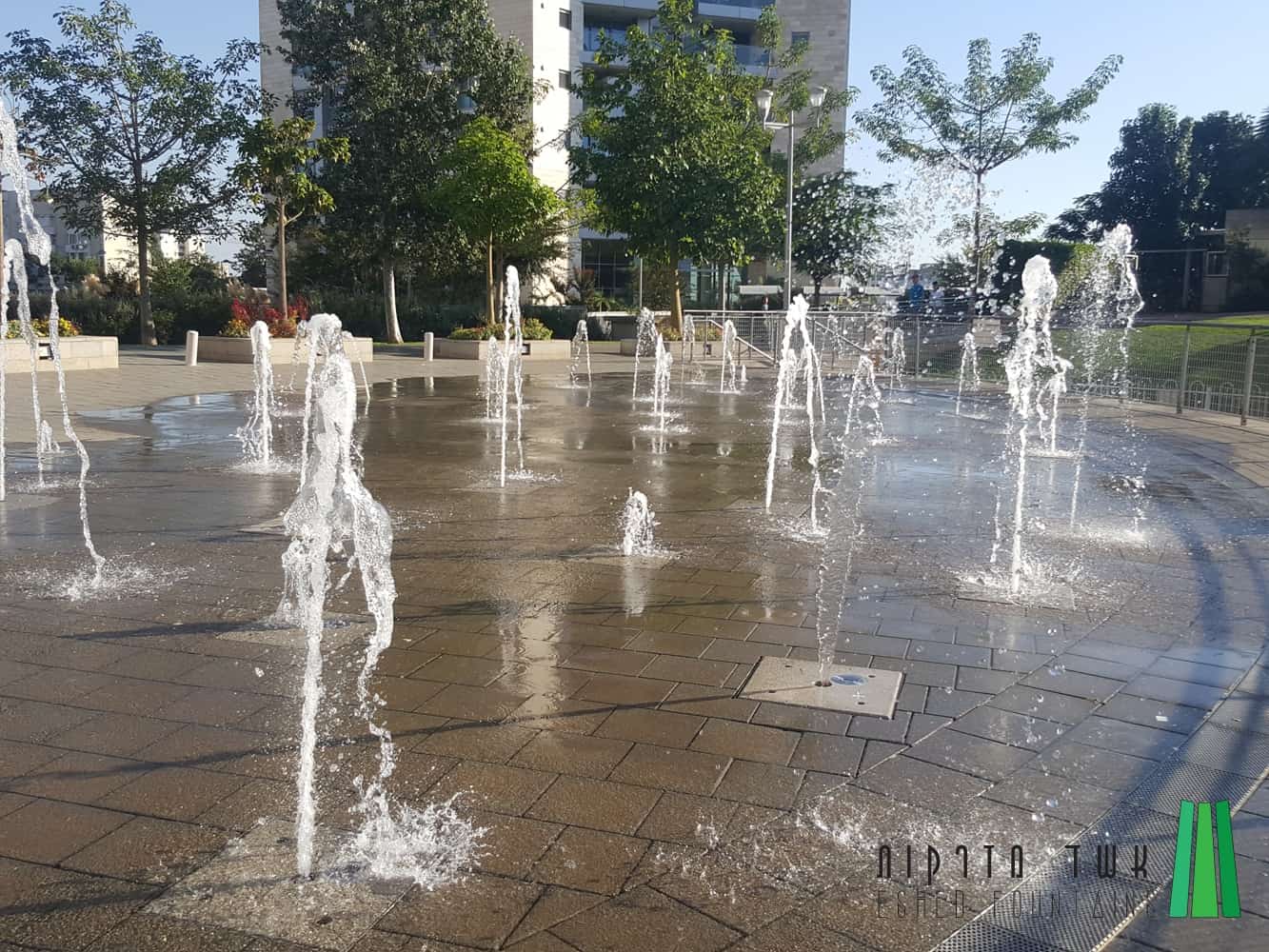 מזרקות חוזרות, פארק גבעתיים